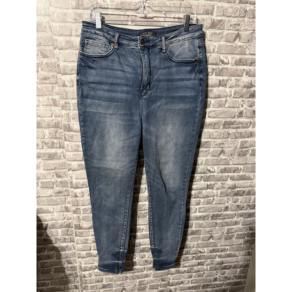Judy Blue‎ Medium Wash Relaxed Fit Skinny Stretch Denim